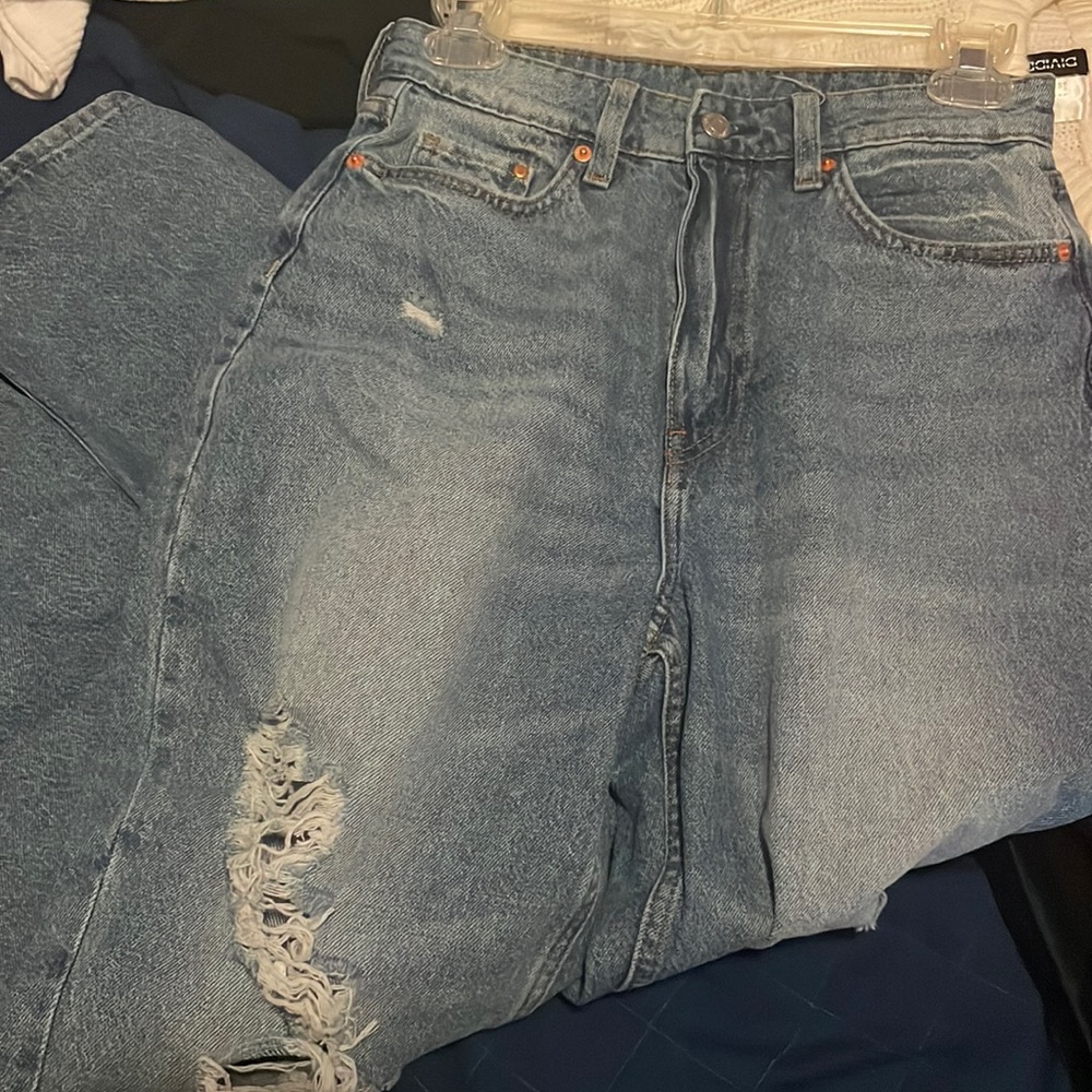 H&M Ripped Loose Mom Jeans|| Size 4